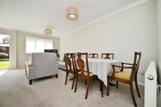82, Heathgate, Hertford photo 4
