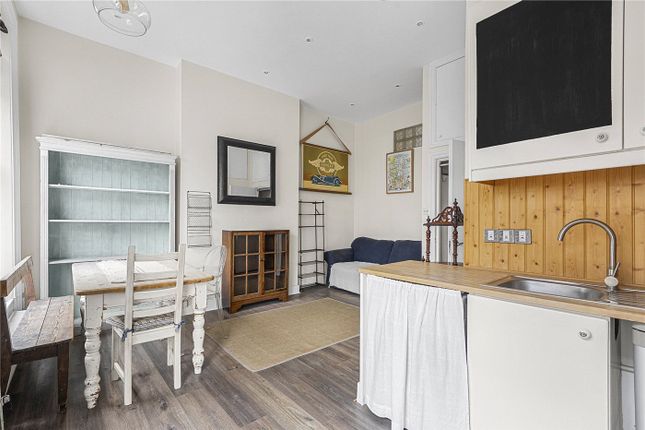 Flat A, 22, All Saints Road, London photo 3