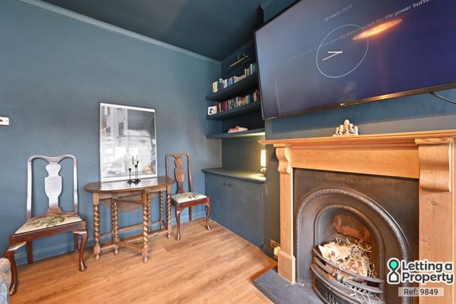Flat 6, Park Lodge, Friern Park, London photo 3