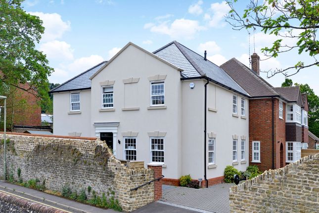 3-bed house on 19 Great George Street, Godalming, £2,900/mo