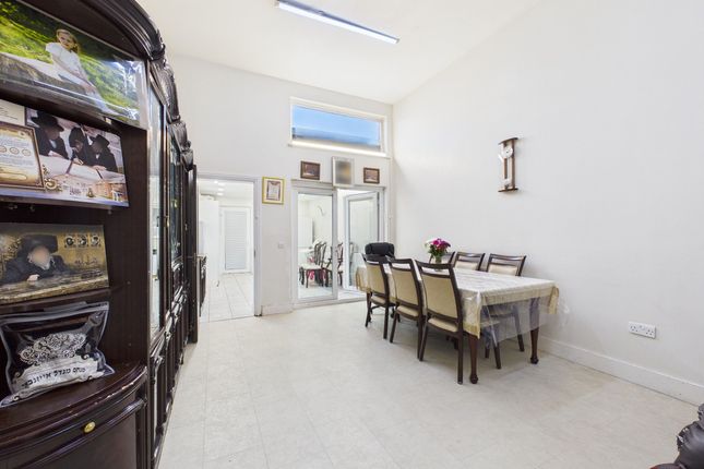 15, Topfields Grove, Salford photo 4
