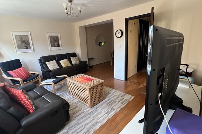 12 Wyke Close, Isleworth photo 3
