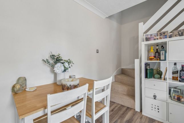 5d, Leas Drive, Iver photo 4
