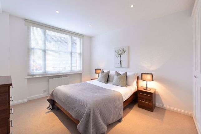 Flat to rent in Hill Street, London