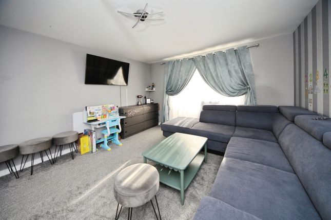 1, Russett Way, Dunstable photo 2