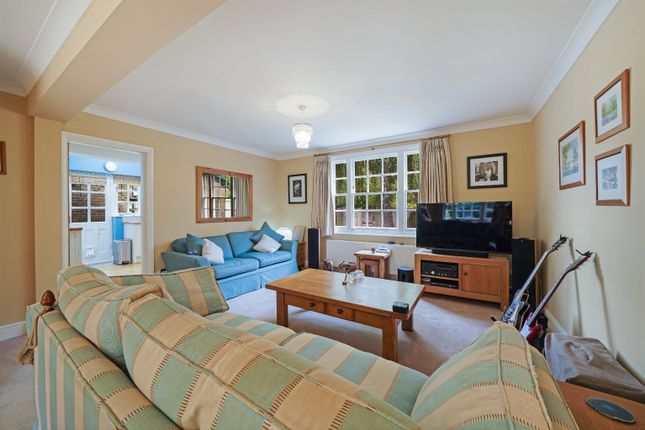 3 Waxwell Close, Pinner, Greater London photo 4