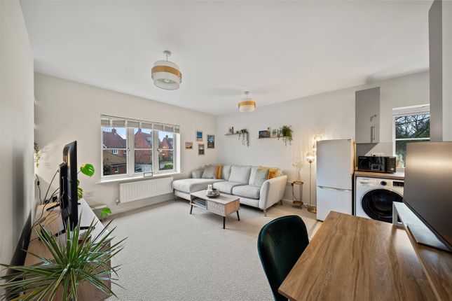 Admiral Way, Godalming photo 2