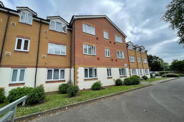Flat to rent in Siddeley Drive, Hounslow