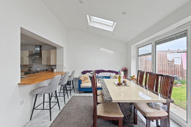 14, Woodpiece Road, Oxfordshire photo 3