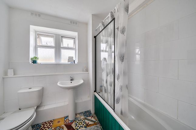 Flat 15 Tivendale,, Brook Road, London photo 4