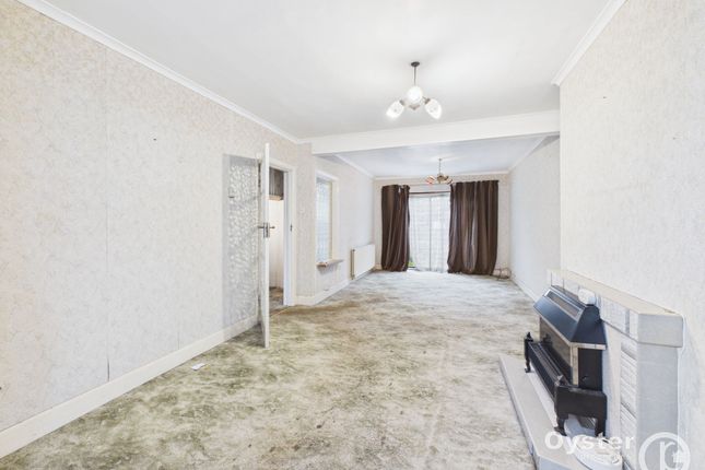 111 Kenmore Avenue, Harrow photo 3