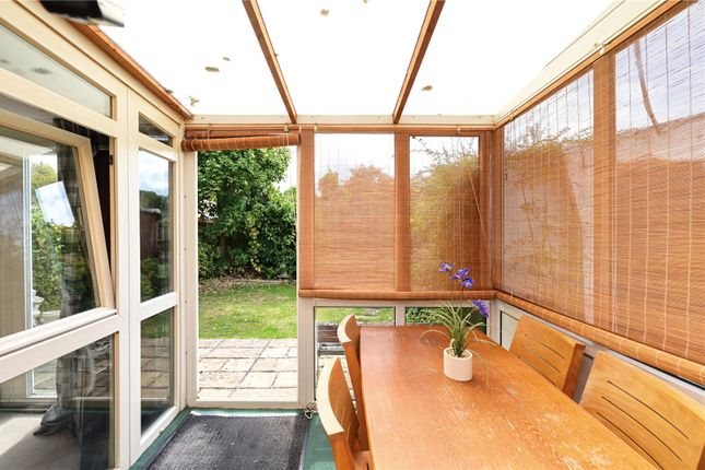 14, Southlands Close, Guildford photo 4