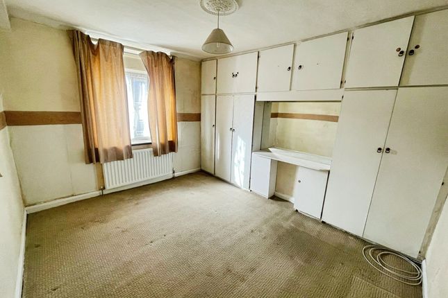 28 Evans Street, Bridgend photo 4