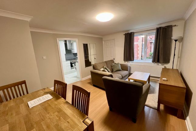 1, Greenfield Court, Leeds photo 2