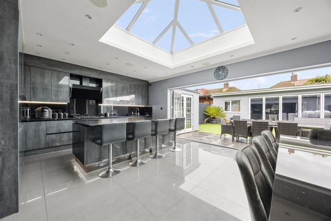26, Fern Lane, Hounslow photo 4