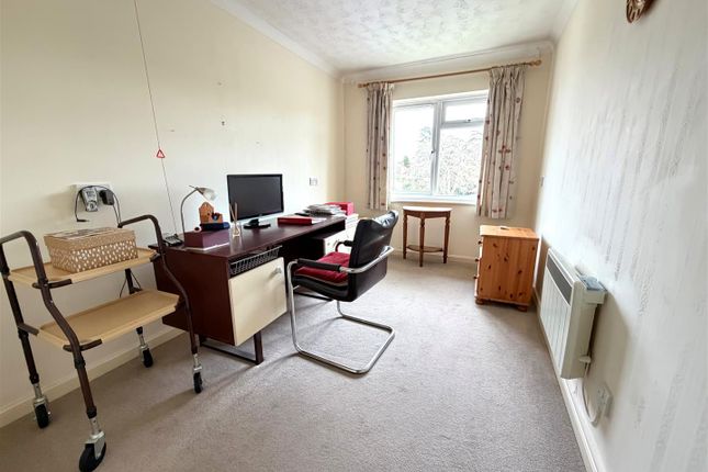 30 Cedar Court, Crockford Park Road, Addlestone photo 4