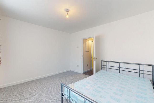 Third Bedroom For Sale At E16 By Barrain London Es
