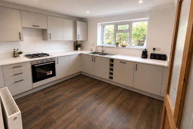 79, Kingsbury Drive, Windsor photo 2