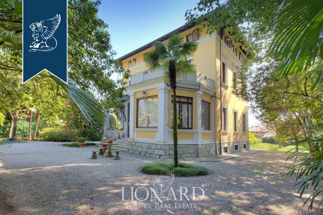 Villa for sale in Lesa, Novara, Piemonte