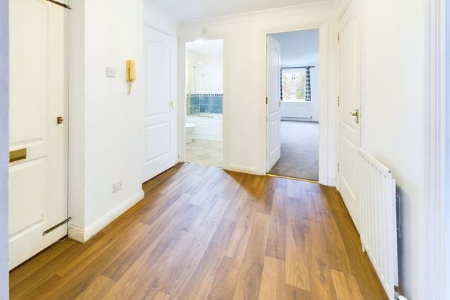 12, Drew Place, Caterham photo 2