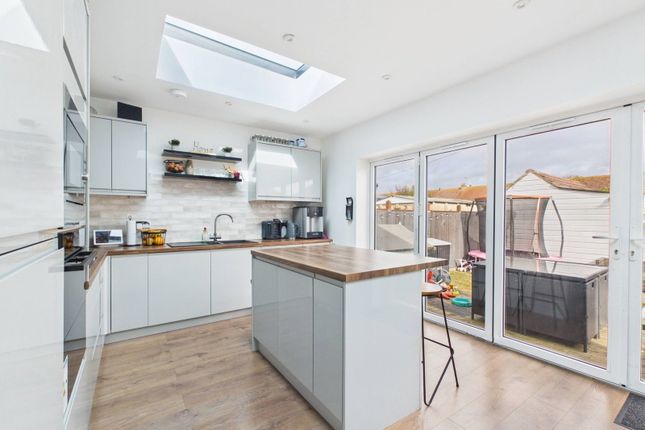 4, Bristol Avenue, Lancing photo 3