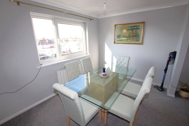 17 Mansfield Towers, Marine Parade East, Clacton on Sea photo 4