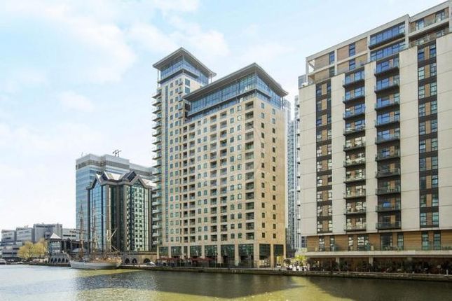 Thumbnail Flat for sale in Discovery Dock East Tower, South Quay, Canary Wharf