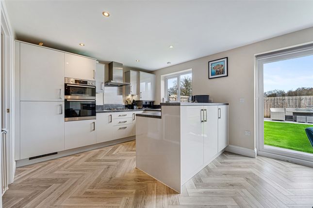 14 Woodyatt Way, Lymm photo 3