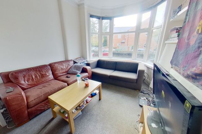 Thumbnail Terraced house to rent in St Michaels Crescent, Headingley, Leeds