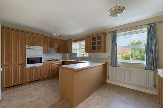 9 St. Theresa Close, Epsom photo 3