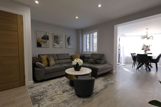 66 Archates Avenue, Grays photo 4