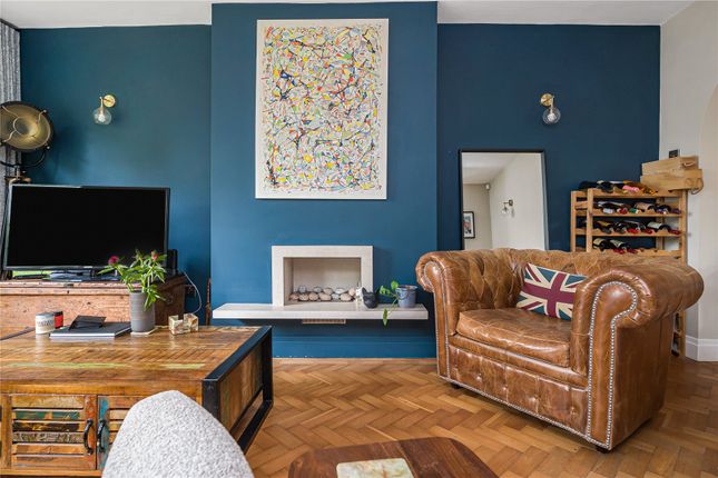 40, Rivermeads Avenue, Twickenham photo 4