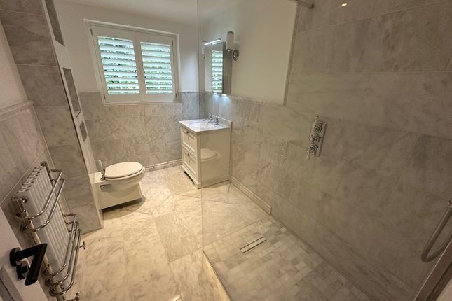 En-Suite Bathroom