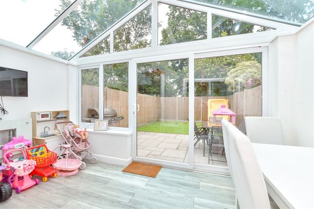 Goldcrest Close Horndean, Waterlooville photo 4