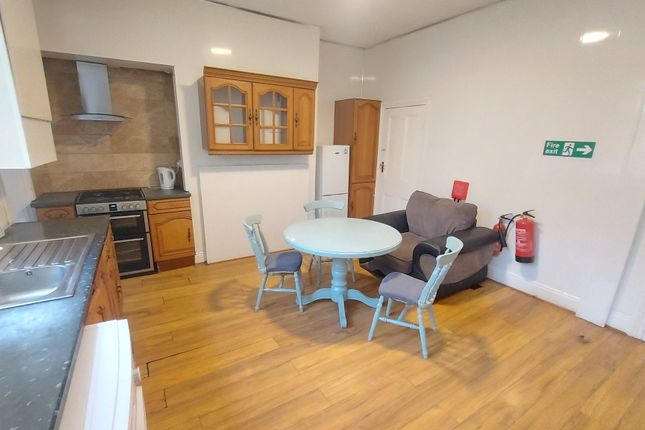 245 Legrams Lane, Bradford photo 4