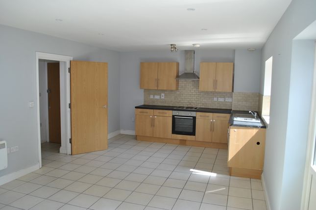 Flat to rent in Nightingale Grove, London