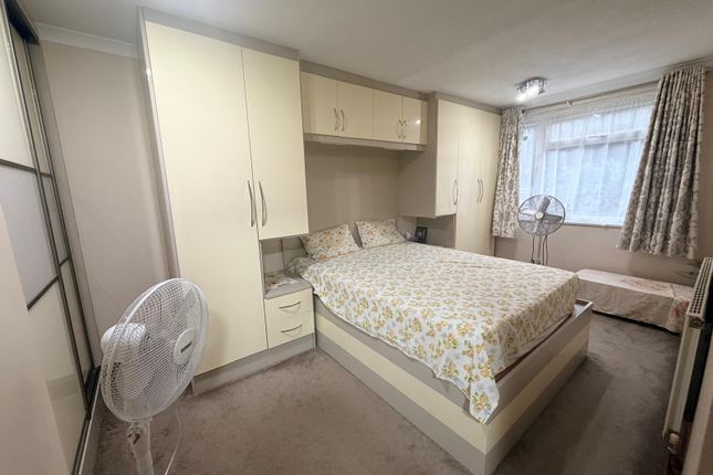 Muirfield Road, Watford photo 4