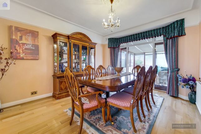 64 Queen Elizabeths Drive, Southgate photo 4