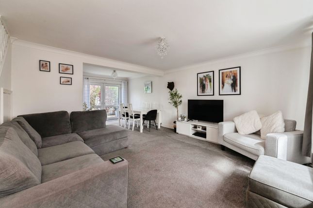 105, Parsonage Road, Rainham photo 2