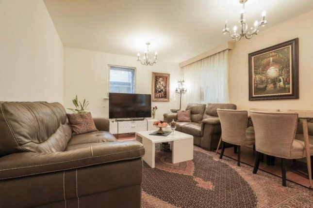 4 Hazelnut House, Squirrels Close, Swanley photo 3
