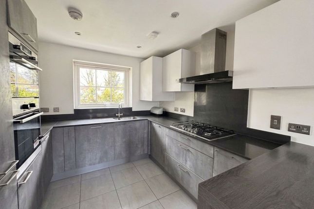 20 De Havilland Court, High Wycombe photo 2