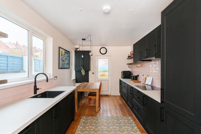 2W4Rbn - Kitchen F.Jpg