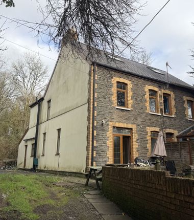 3-bed semi-detached on 1, Cardiff, £165,000