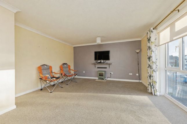 6 Royal Court, Pier Avenue, Whitstable photo 3