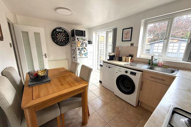 2, Summit Rise, Northampton photo 4