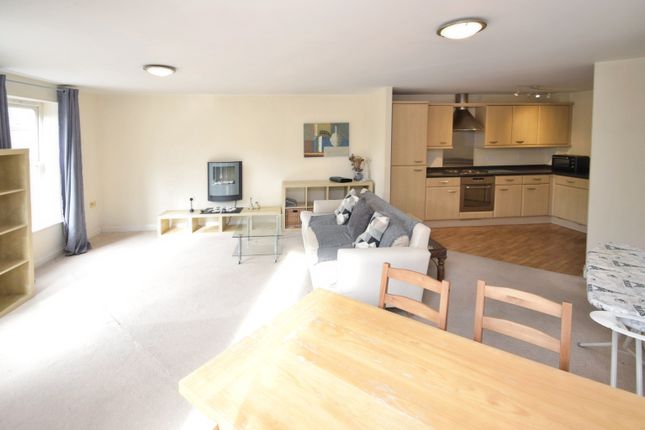153 Canal Quay, Britannia Wharf, Bradford photo 2
