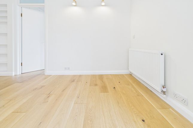 Flat 10, Rodney House, Island Gardens photo 4