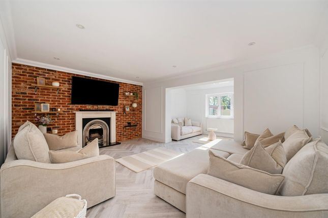 53, Portsmouth Road, Horndean photo 4