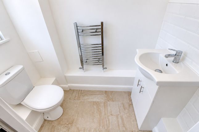 1C, Holly Road, Enfield photo 5