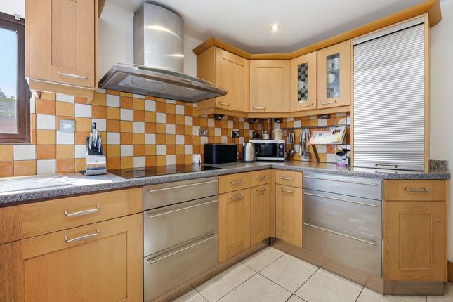 39, Parkstone Drive, Southend-on-Sea photo 4